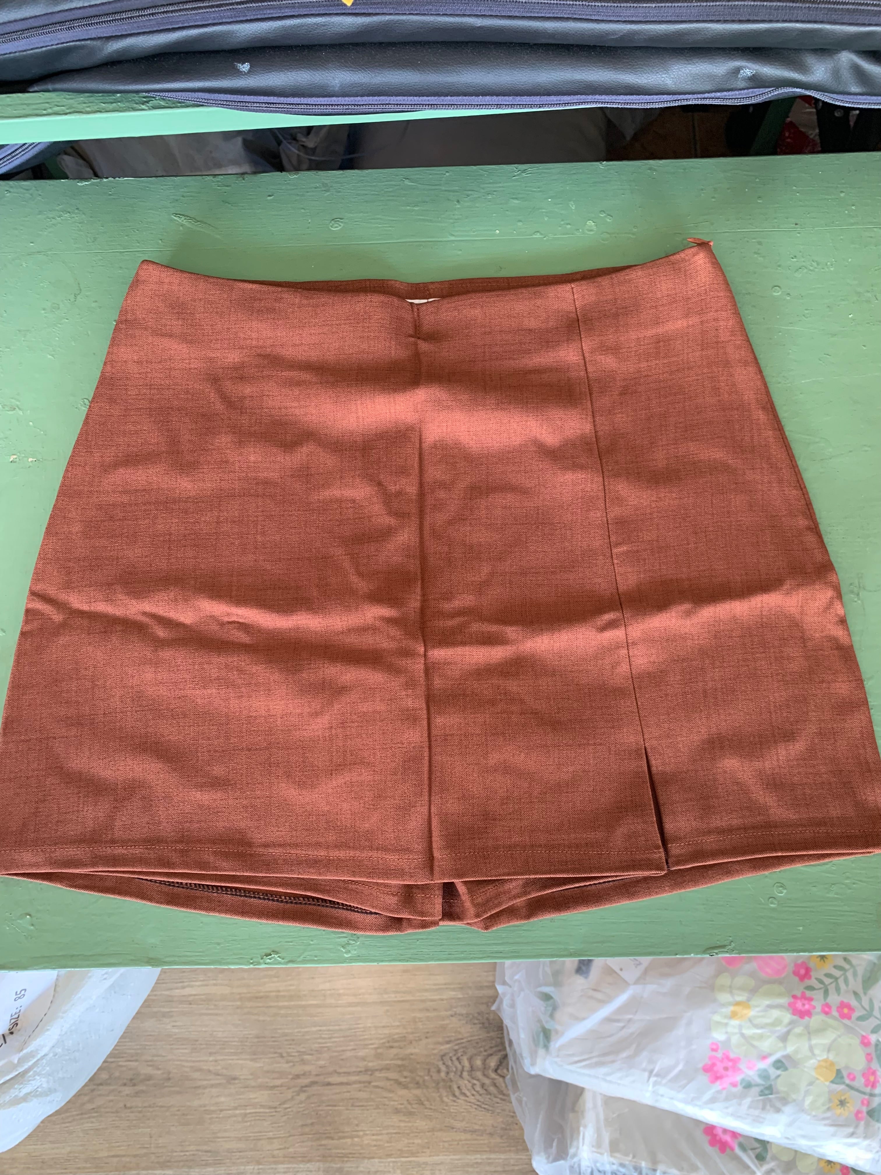 Skort slit