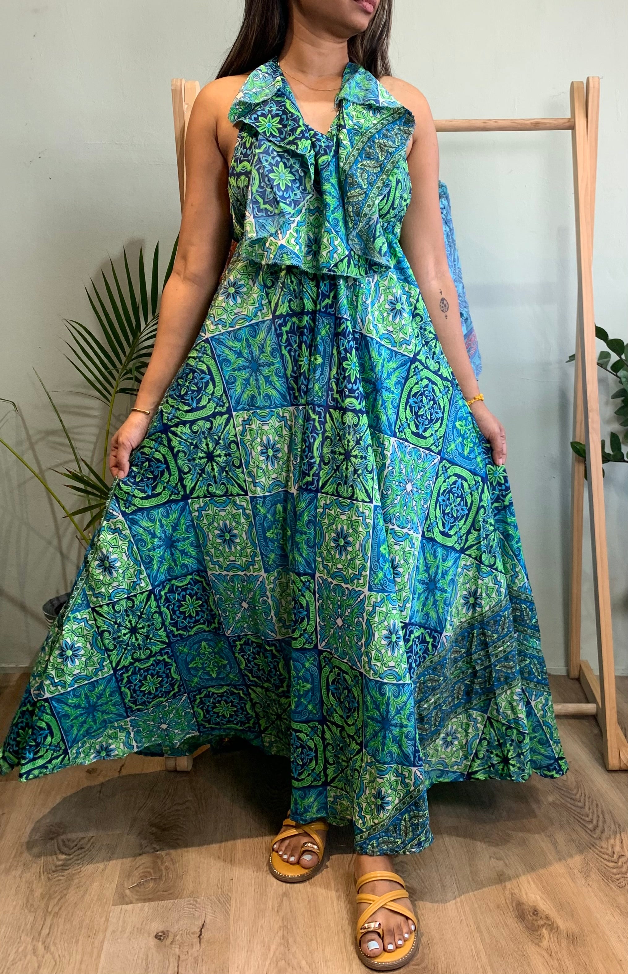 Backless dress