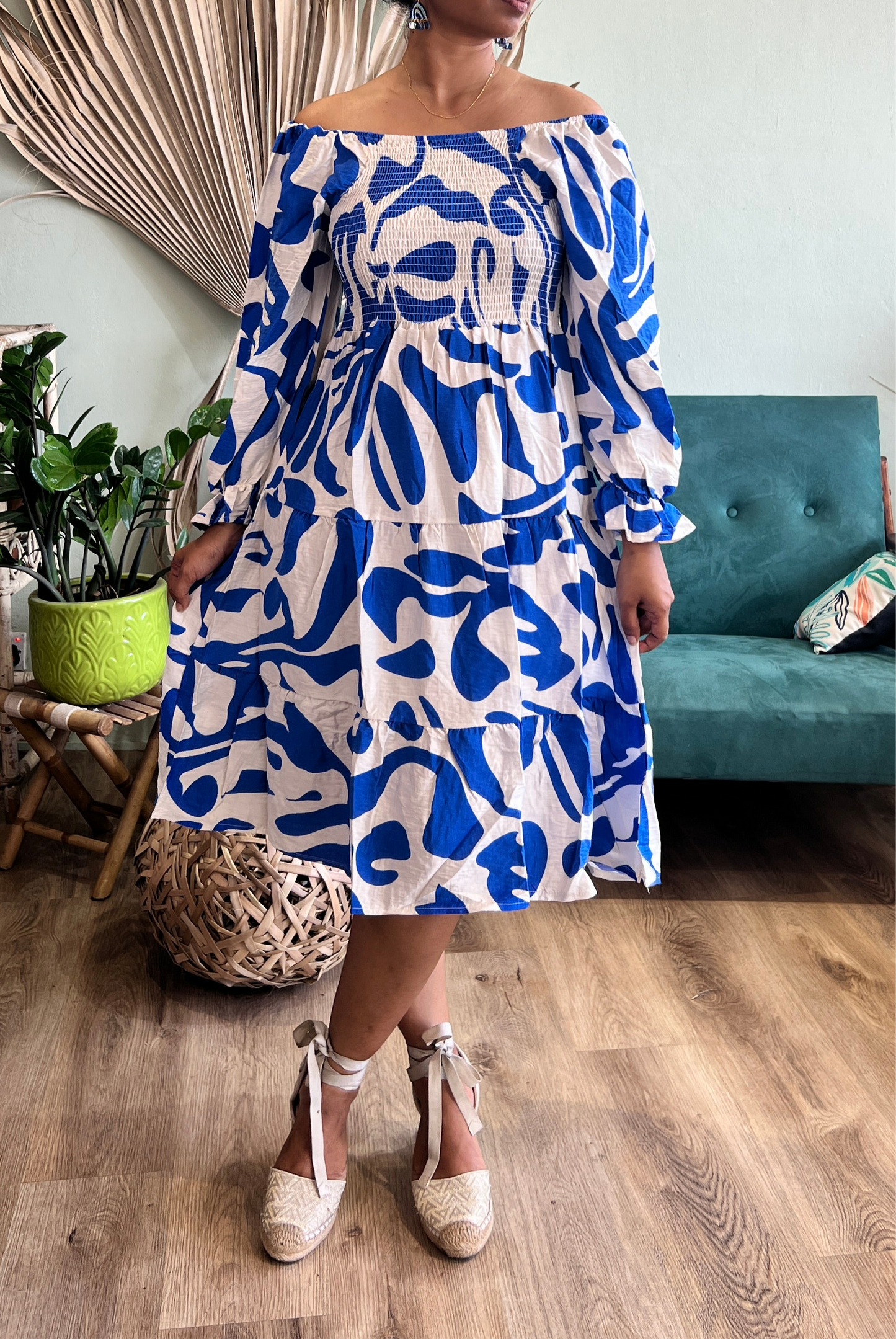 Abstract dress with Long Sleeves